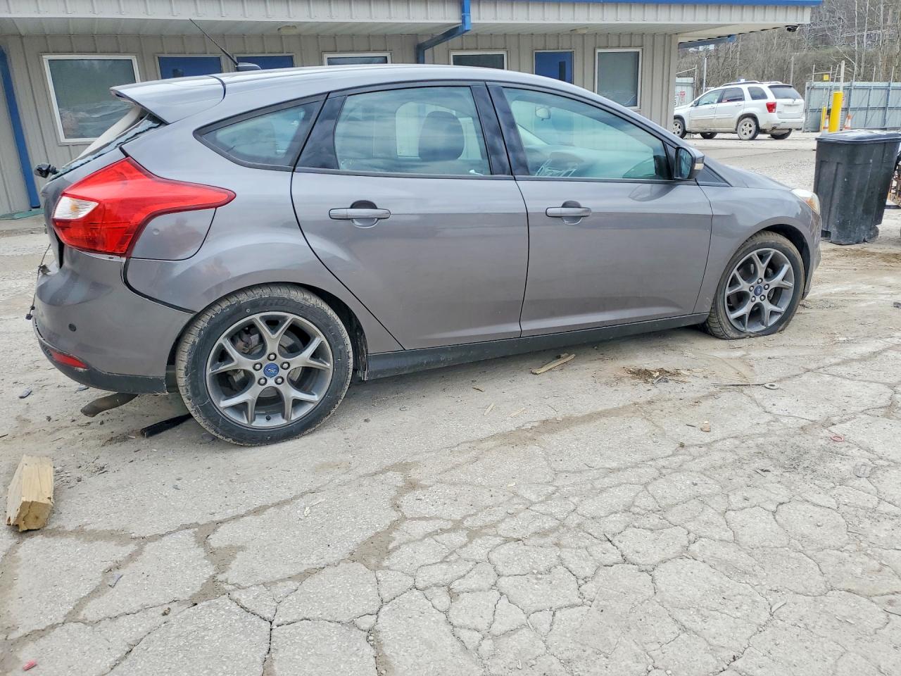 2014 FORD FOCUS SE photo 3