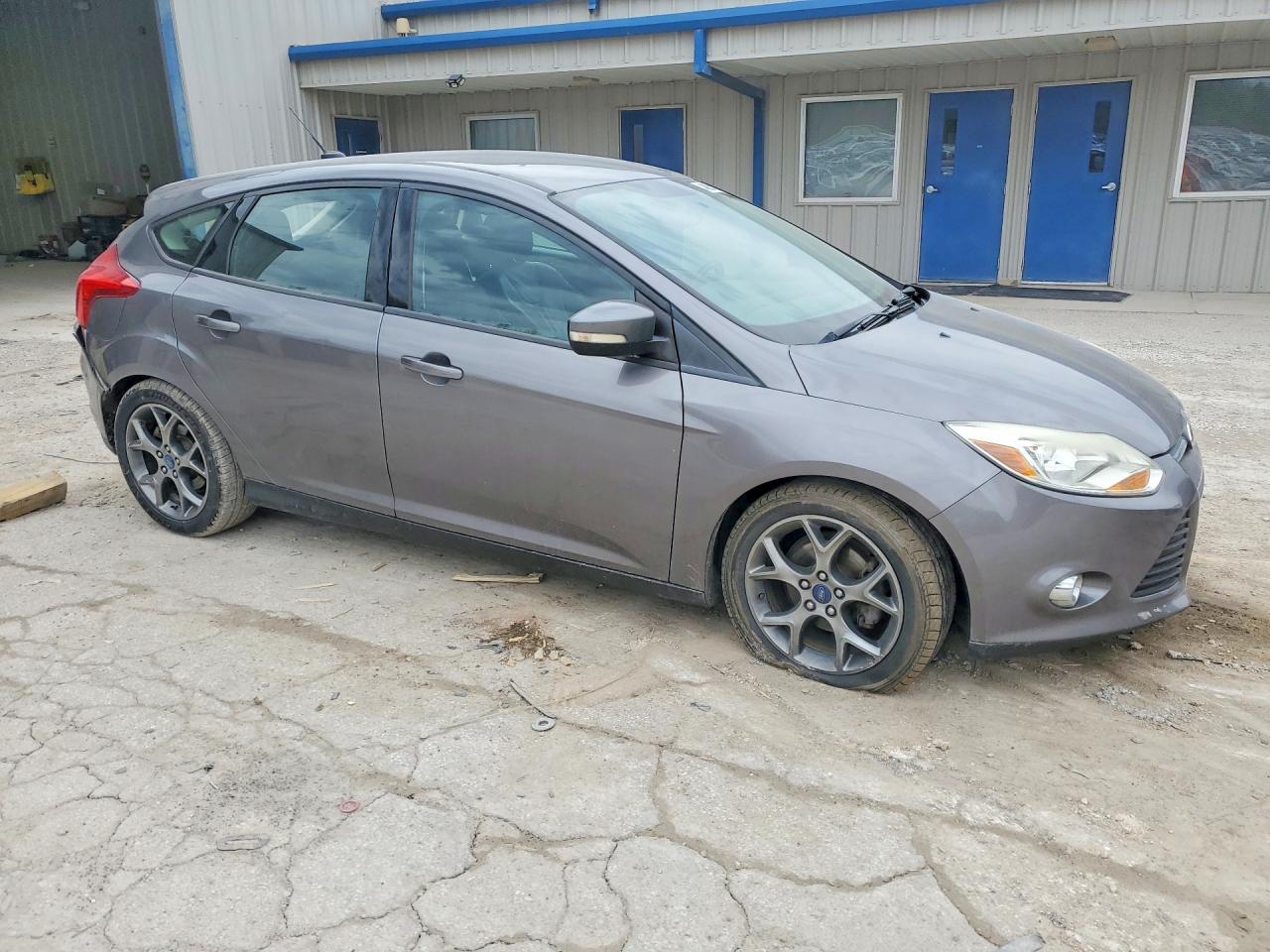2014 FORD FOCUS SE photo 4