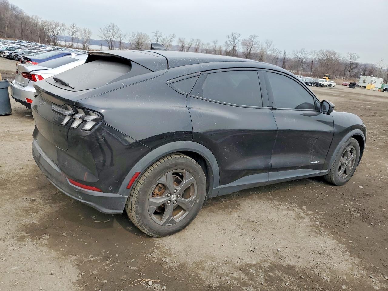 2021 FORD MUSTANG MACH-E SELECT photo 3