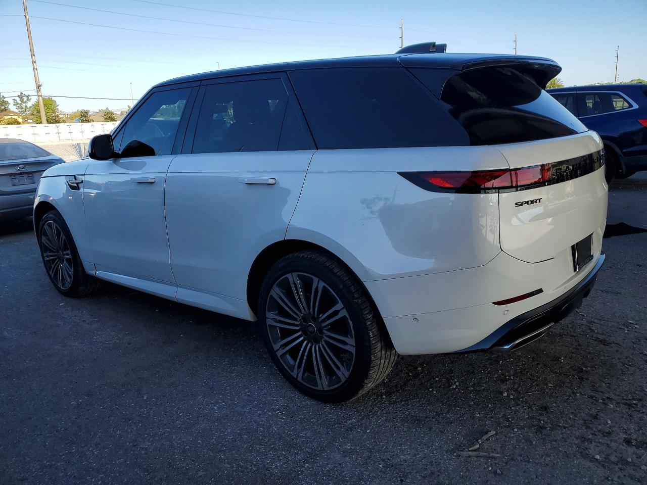 2024 LAND ROVER RANGE ROVER SPORT DYNAMIC SE photo 3