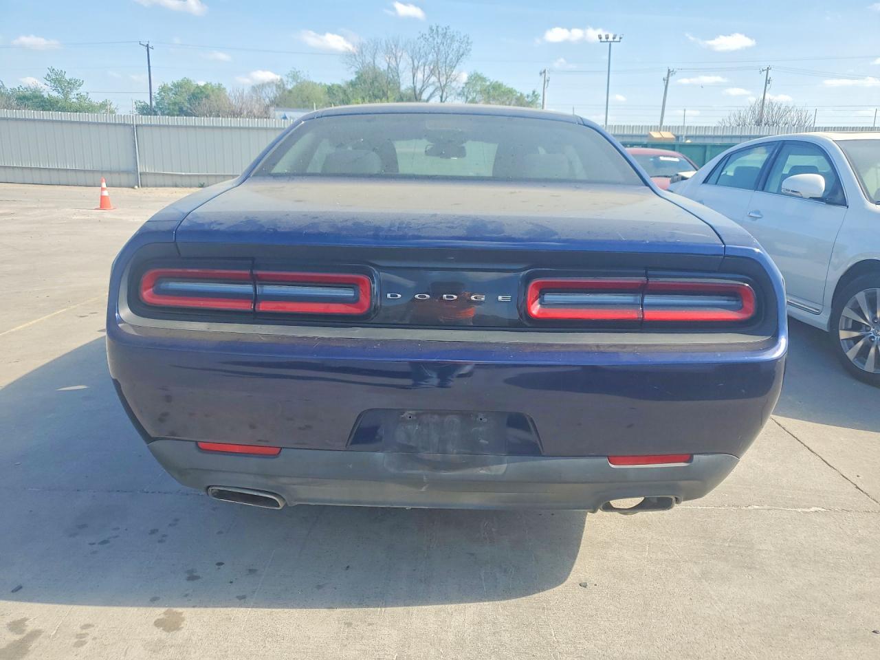 2016 DODGE CHALLENGER SXT photo 6