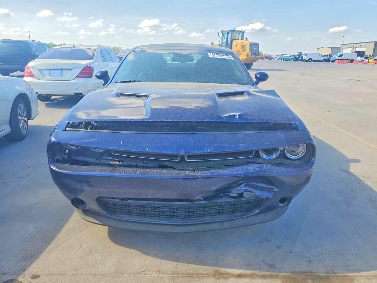 2016 DODGE CHALLENGER SXT photo 5