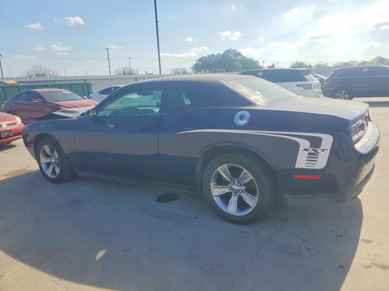 2016 DODGE CHALLENGER SXT photo 2