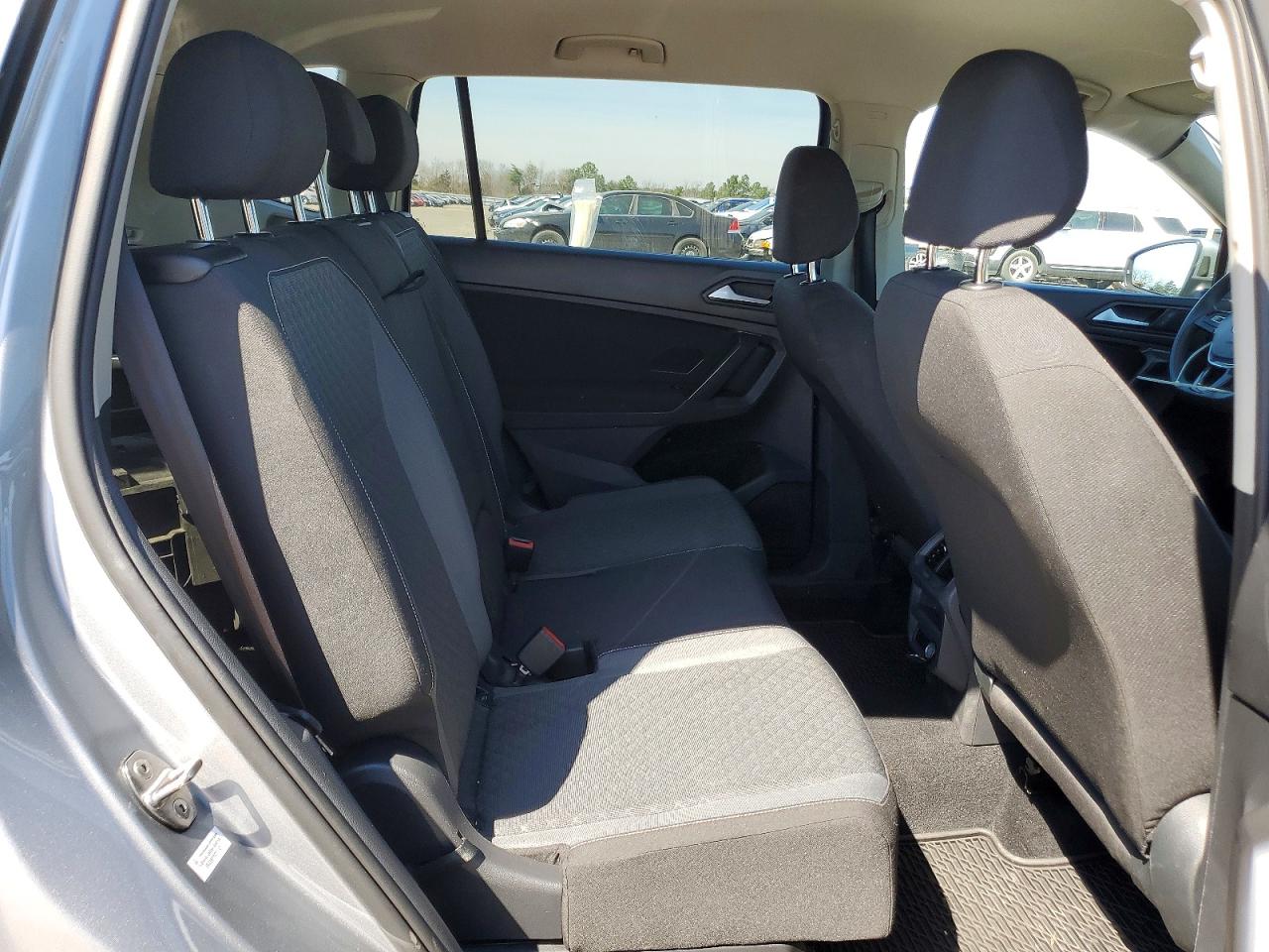 2021 VOLKSWAGEN TIGUAN S photo 21