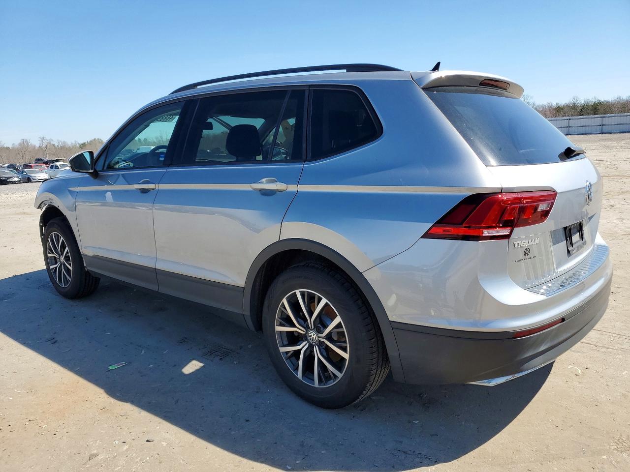 2021 VOLKSWAGEN TIGUAN S photo 3