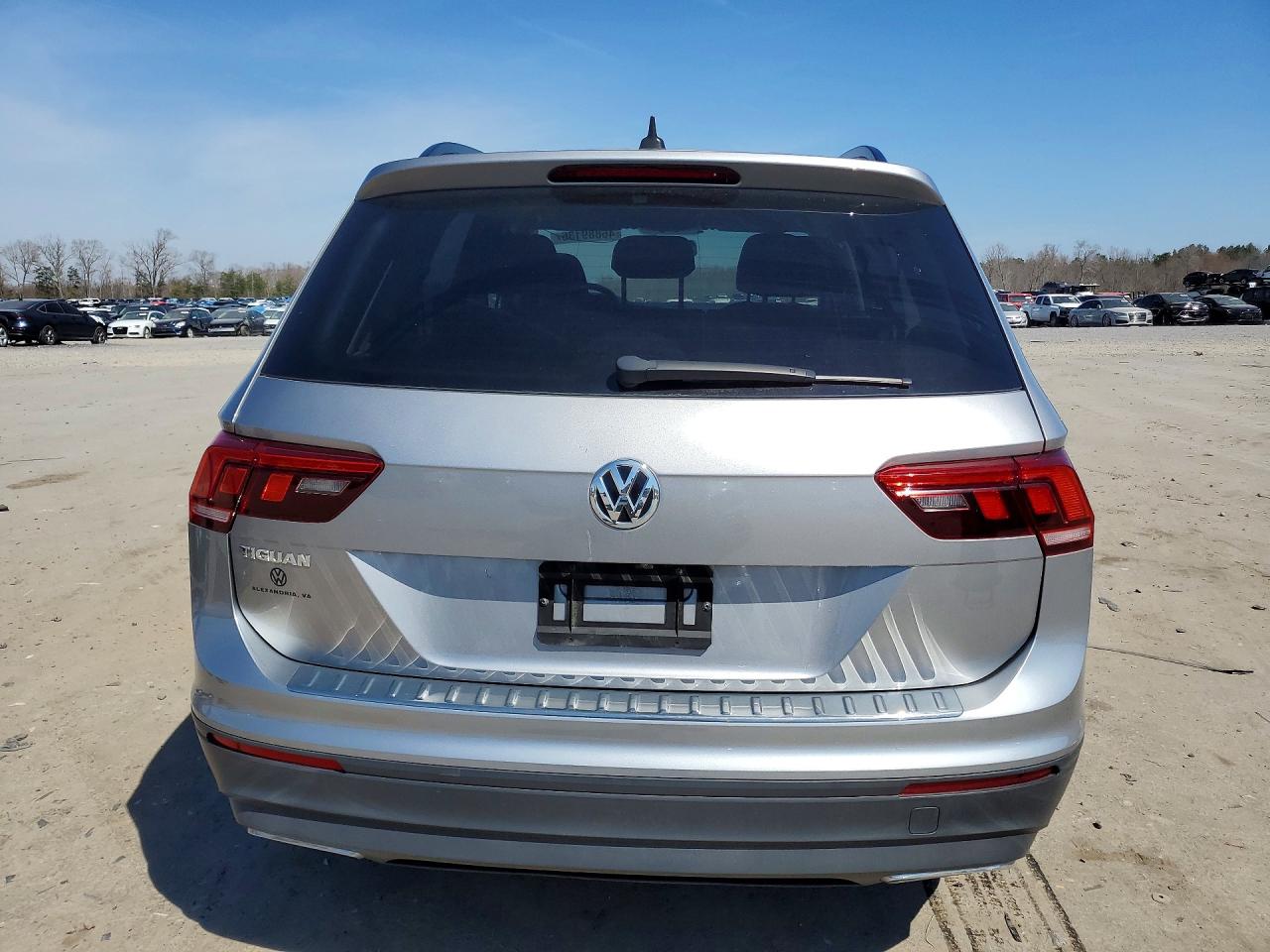 2021 VOLKSWAGEN TIGUAN S photo 11