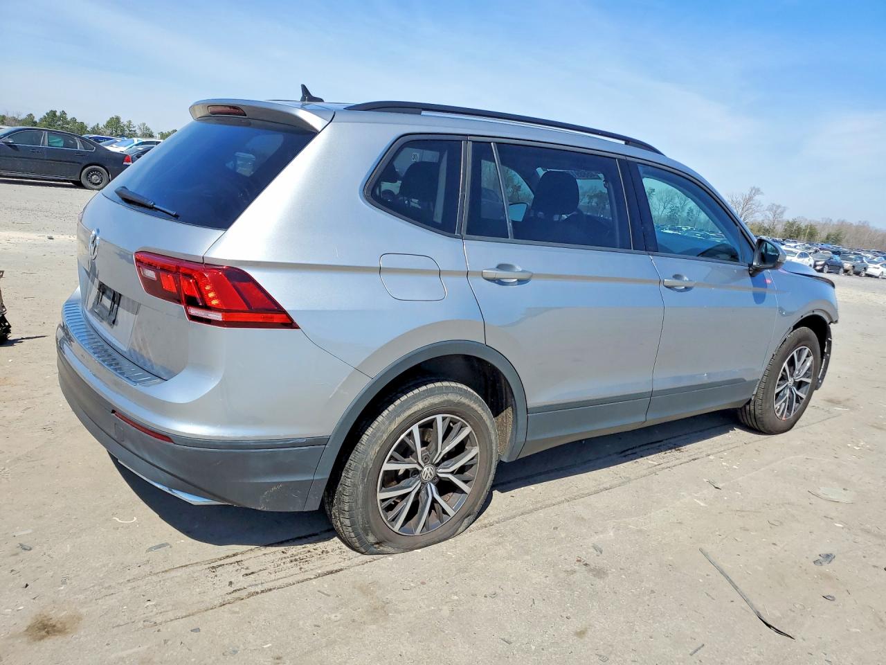 2021 VOLKSWAGEN TIGUAN S photo 5