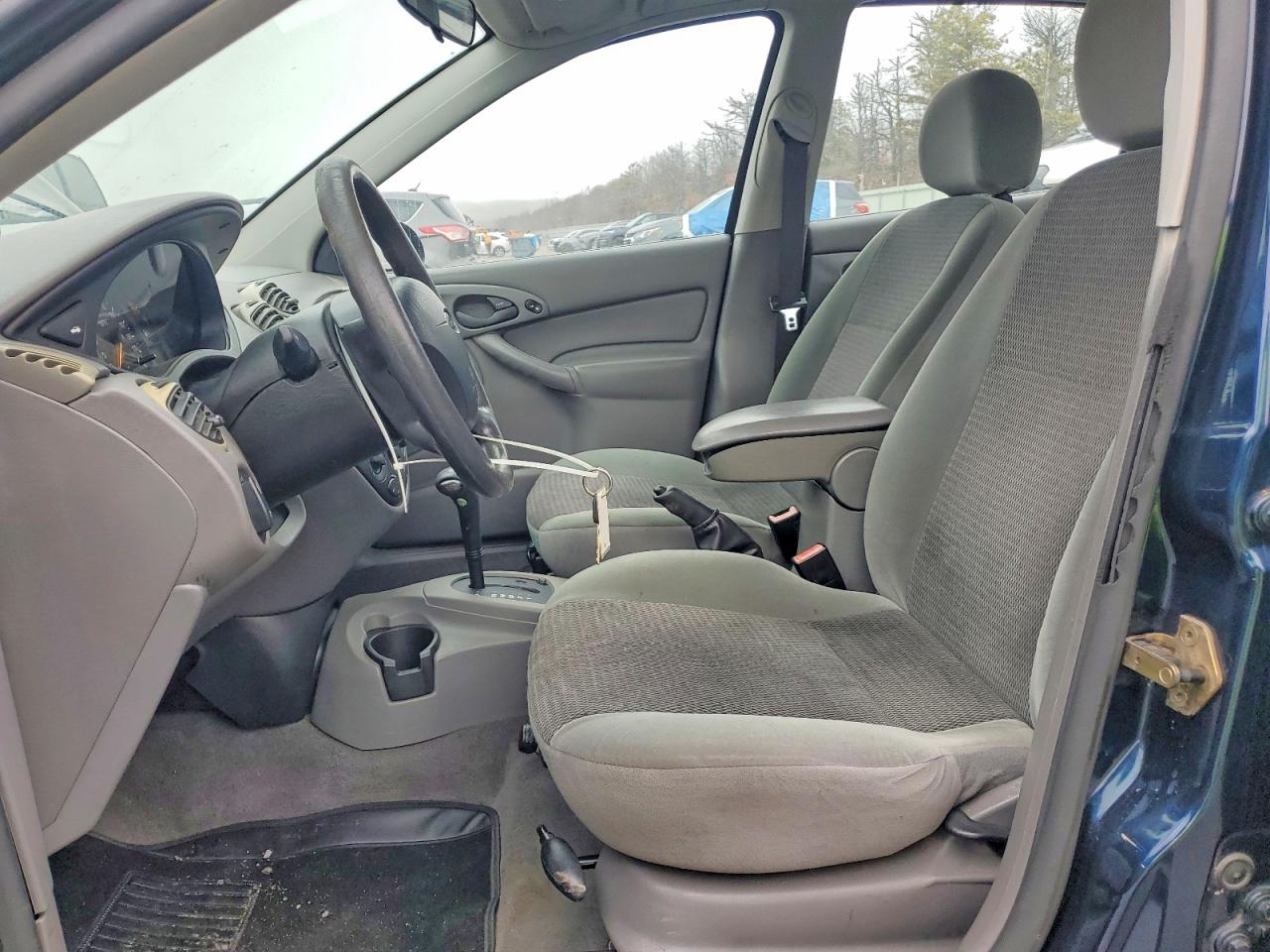 2003 FORD FOCUS photo 13