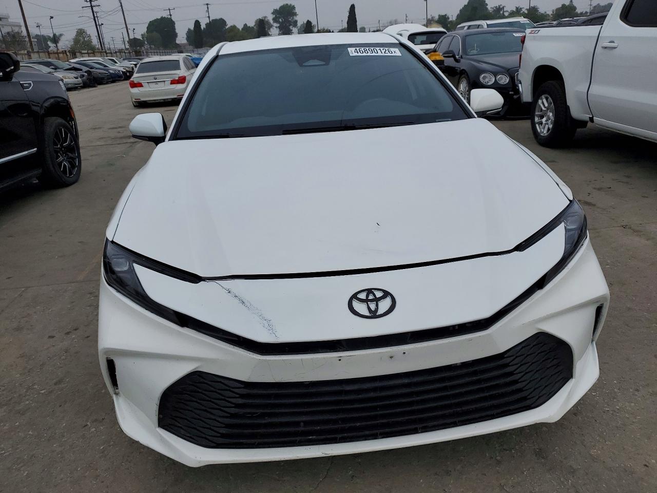 2025 TOYOTA CAMRY SE photo 5