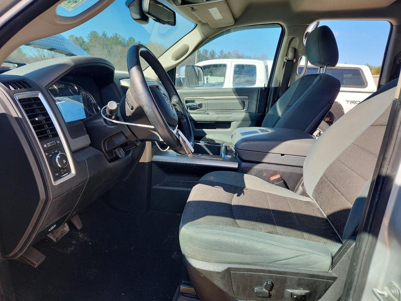 2014 RAM 1500 SLT photo 13