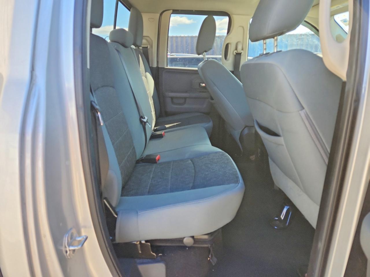 2014 RAM 1500 SLT photo 19
