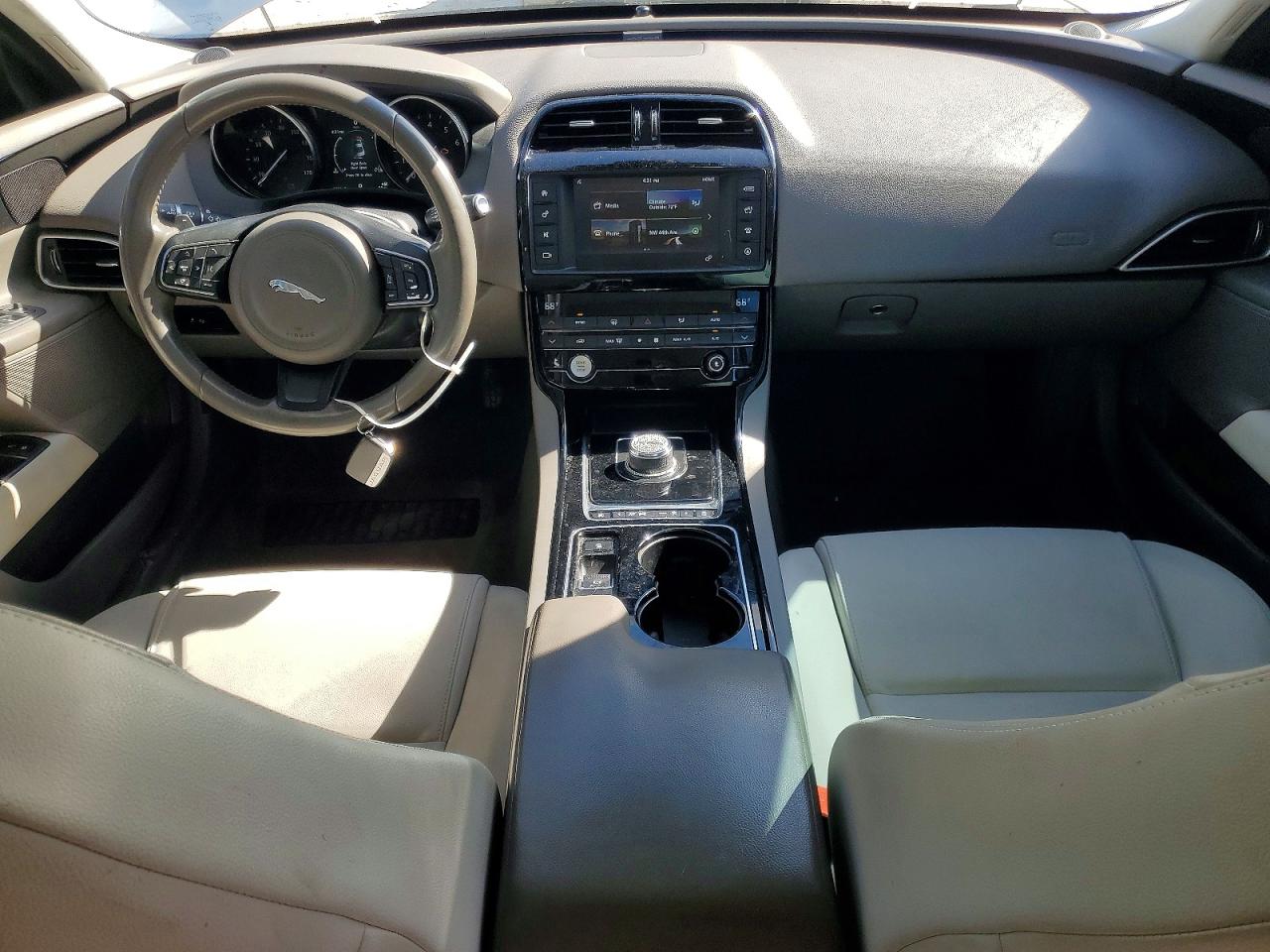 2017 JAGUAR XE photo 15