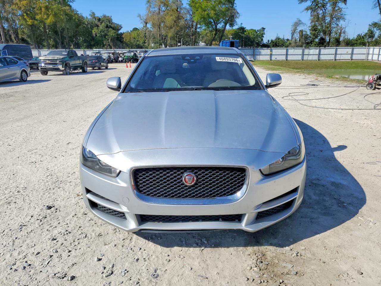 2017 JAGUAR XE photo 9