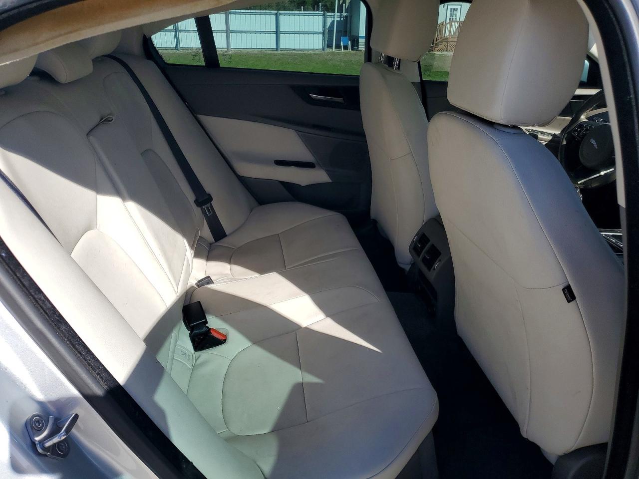 2017 JAGUAR XE photo 19