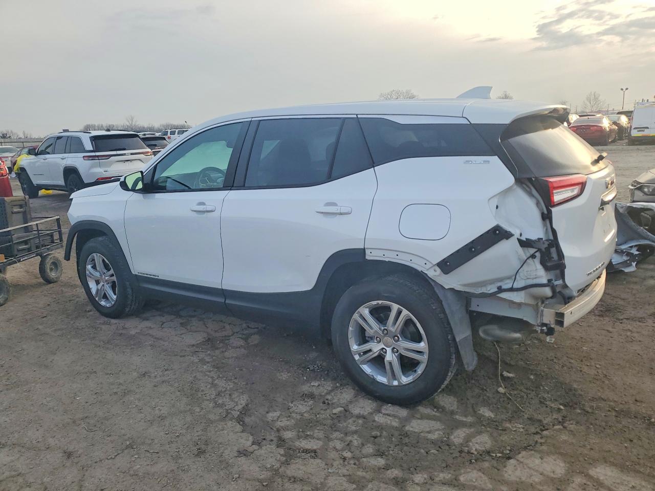 2024 GMC TERRAIN SLE photo 4