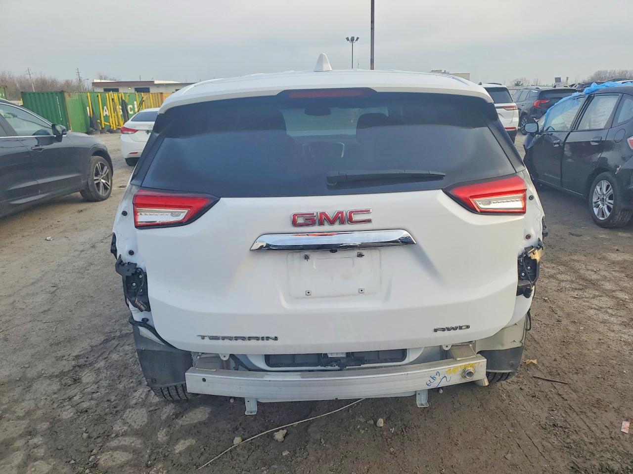 2024 GMC TERRAIN SLE photo 16