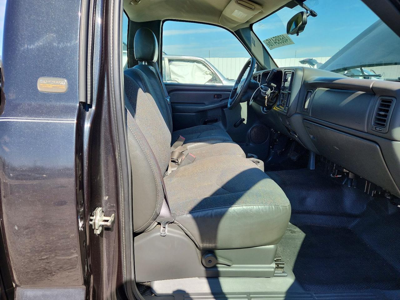2005 CHEVROLET SILVERADO C1500 photo 28