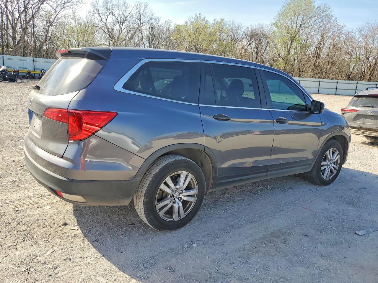 2016 HONDA PILOT LX photo 5