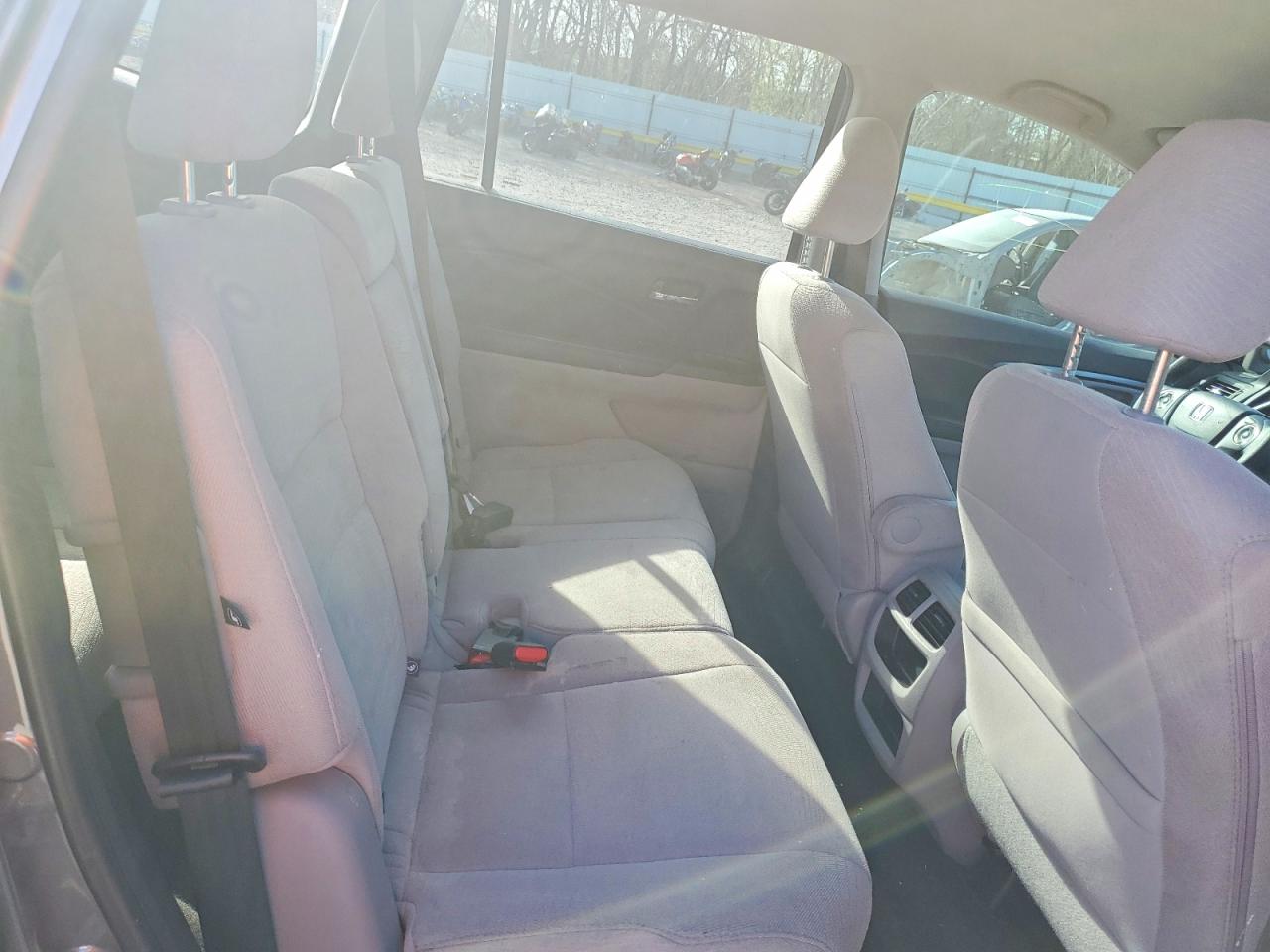 2016 HONDA PILOT LX photo 21