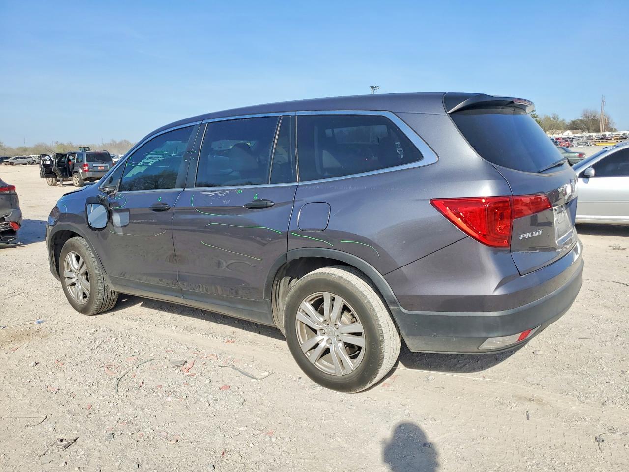 2016 HONDA PILOT LX photo 3