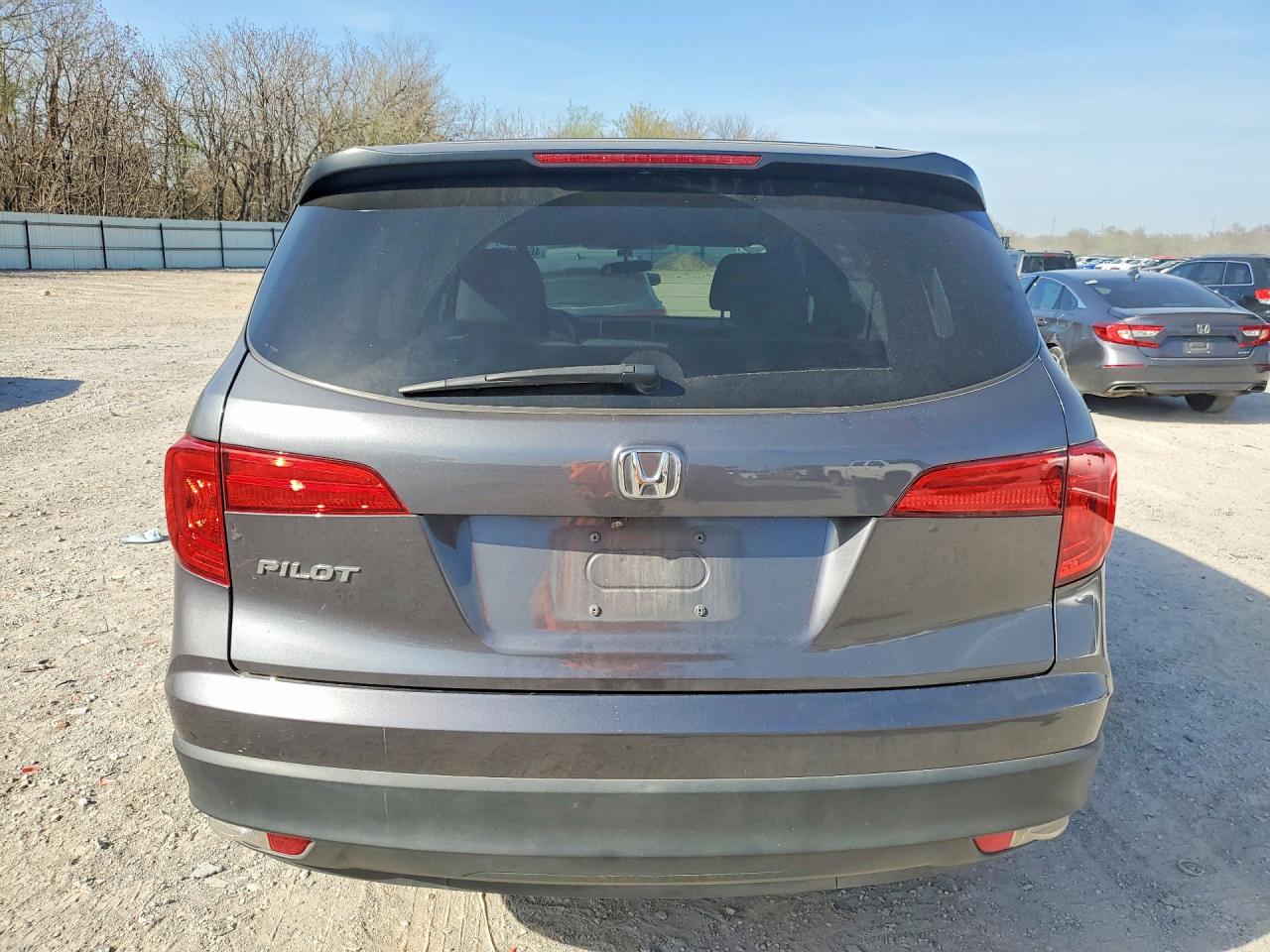 2016 HONDA PILOT LX photo 11
