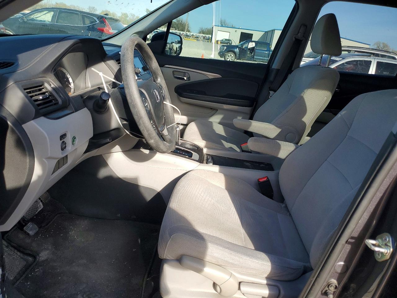 2016 HONDA PILOT LX photo 13