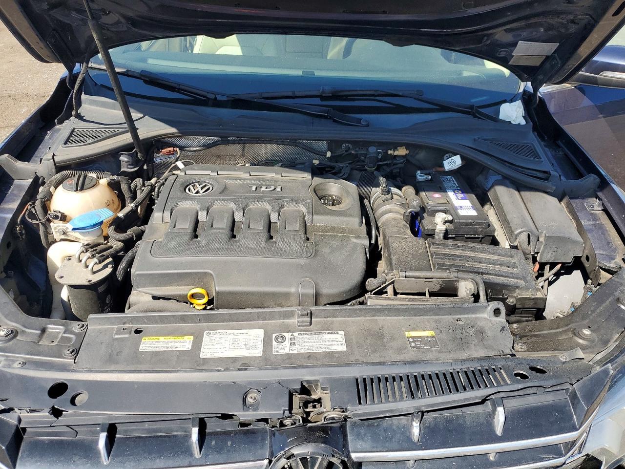 2015 VOLKSWAGEN PASSAT photo 11
