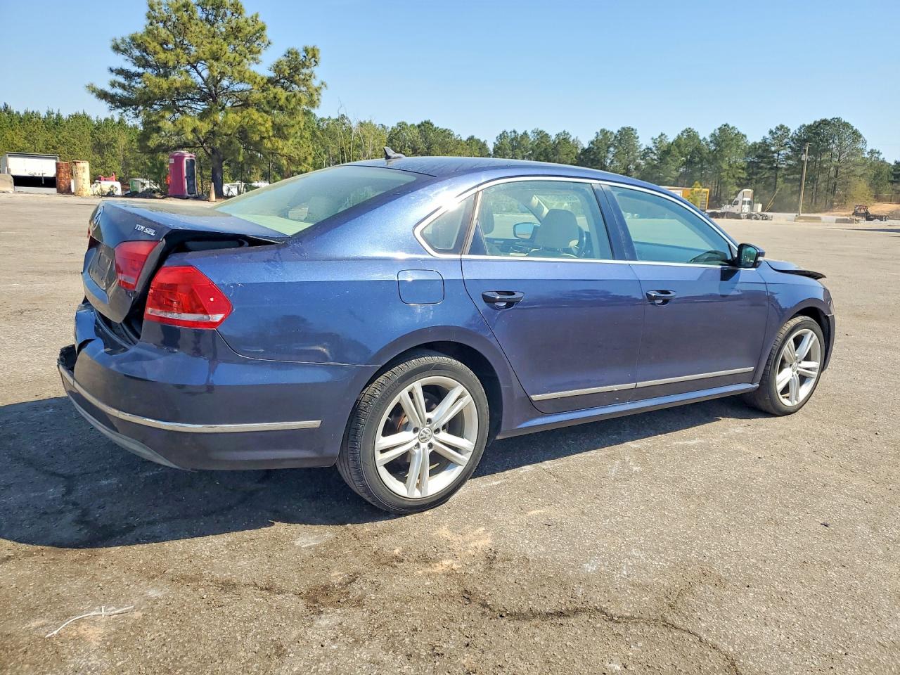 2015 VOLKSWAGEN PASSAT photo 3