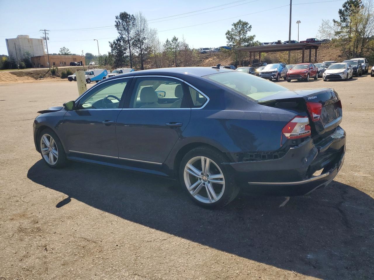 2015 VOLKSWAGEN PASSAT photo 2