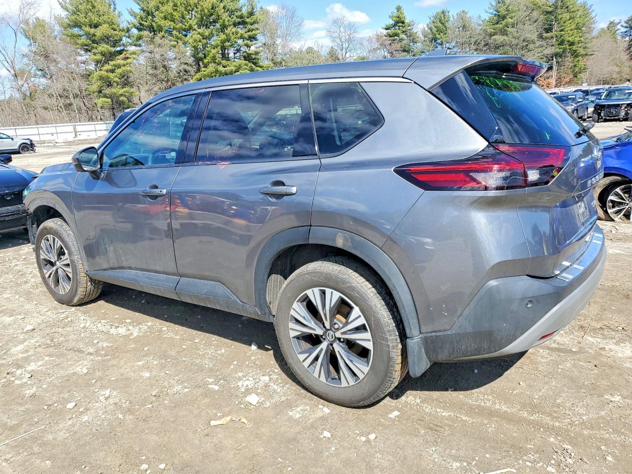 2021 NISSAN ROGUE SV photo 3