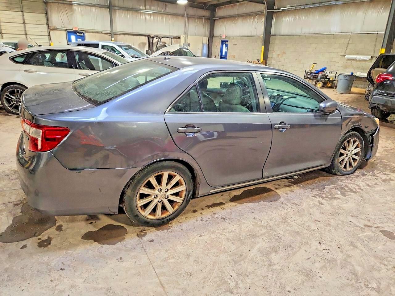 2012 TOYOTA CAMRY XLE photo 7