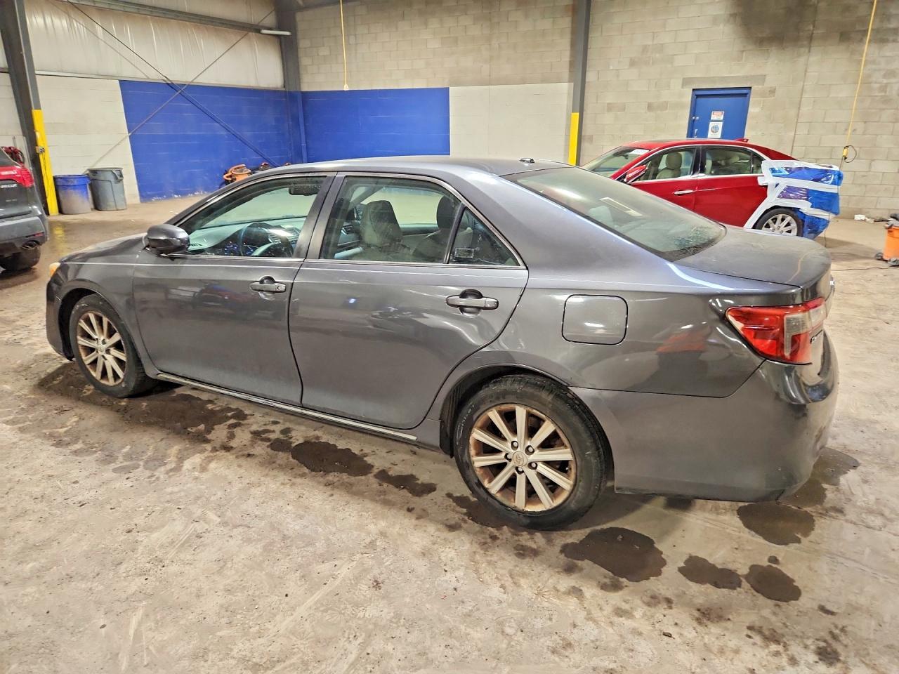 2012 TOYOTA CAMRY XLE photo 4