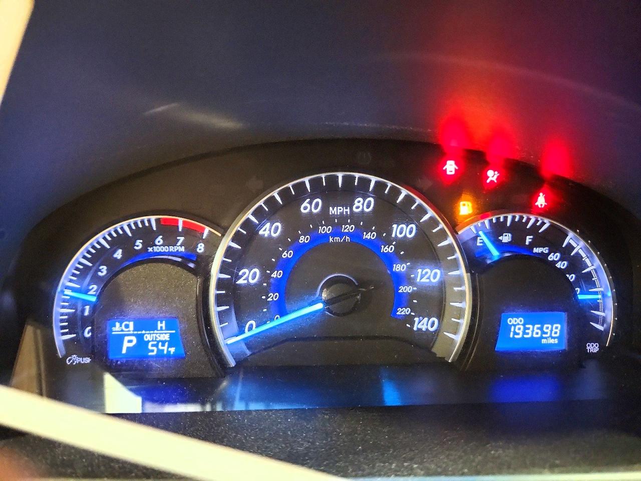 2012 TOYOTA CAMRY XLE photo 25