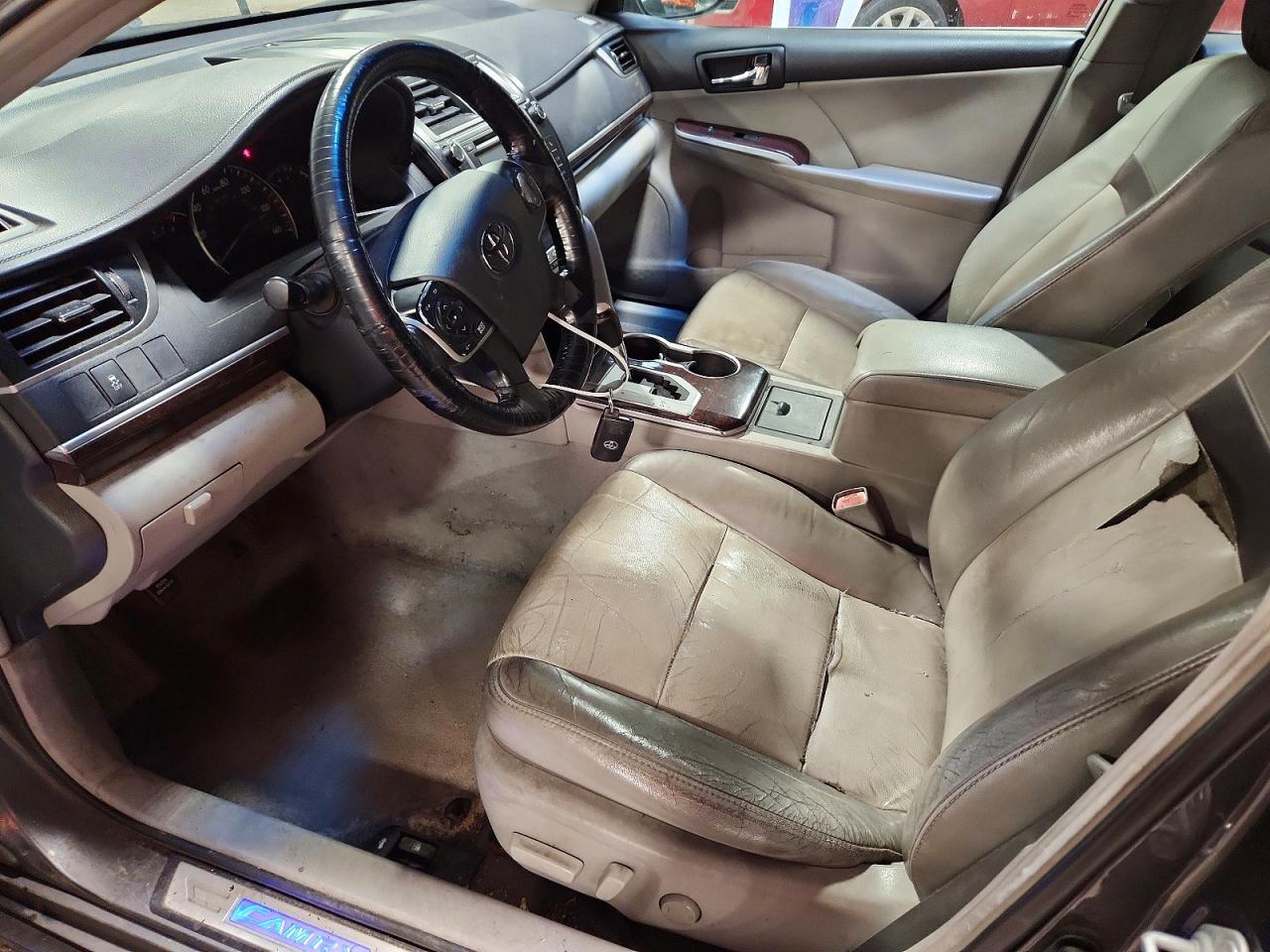 2012 TOYOTA CAMRY XLE photo 19