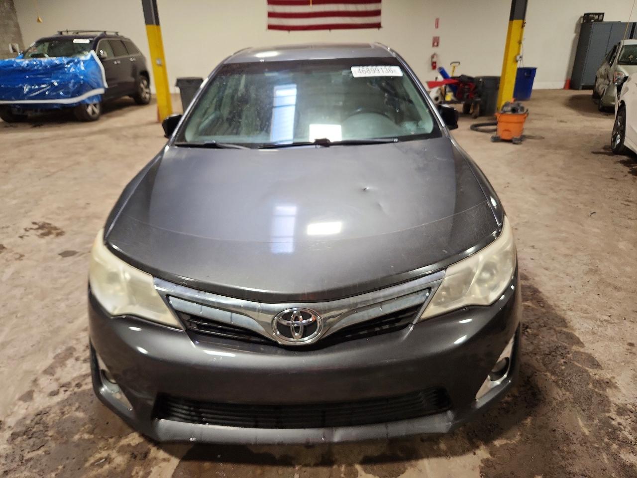 2012 TOYOTA CAMRY XLE photo 13