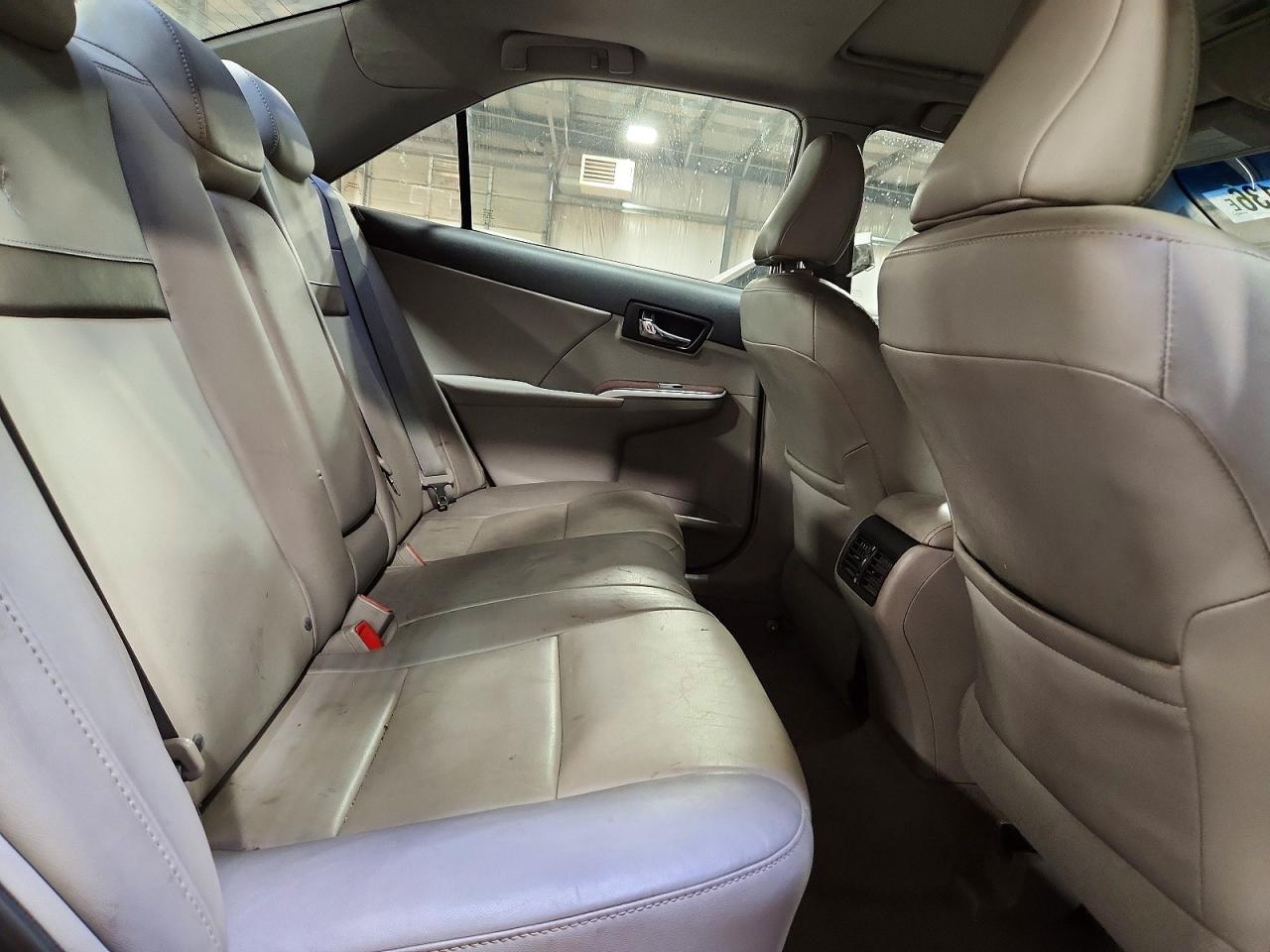 2012 TOYOTA CAMRY XLE photo 28