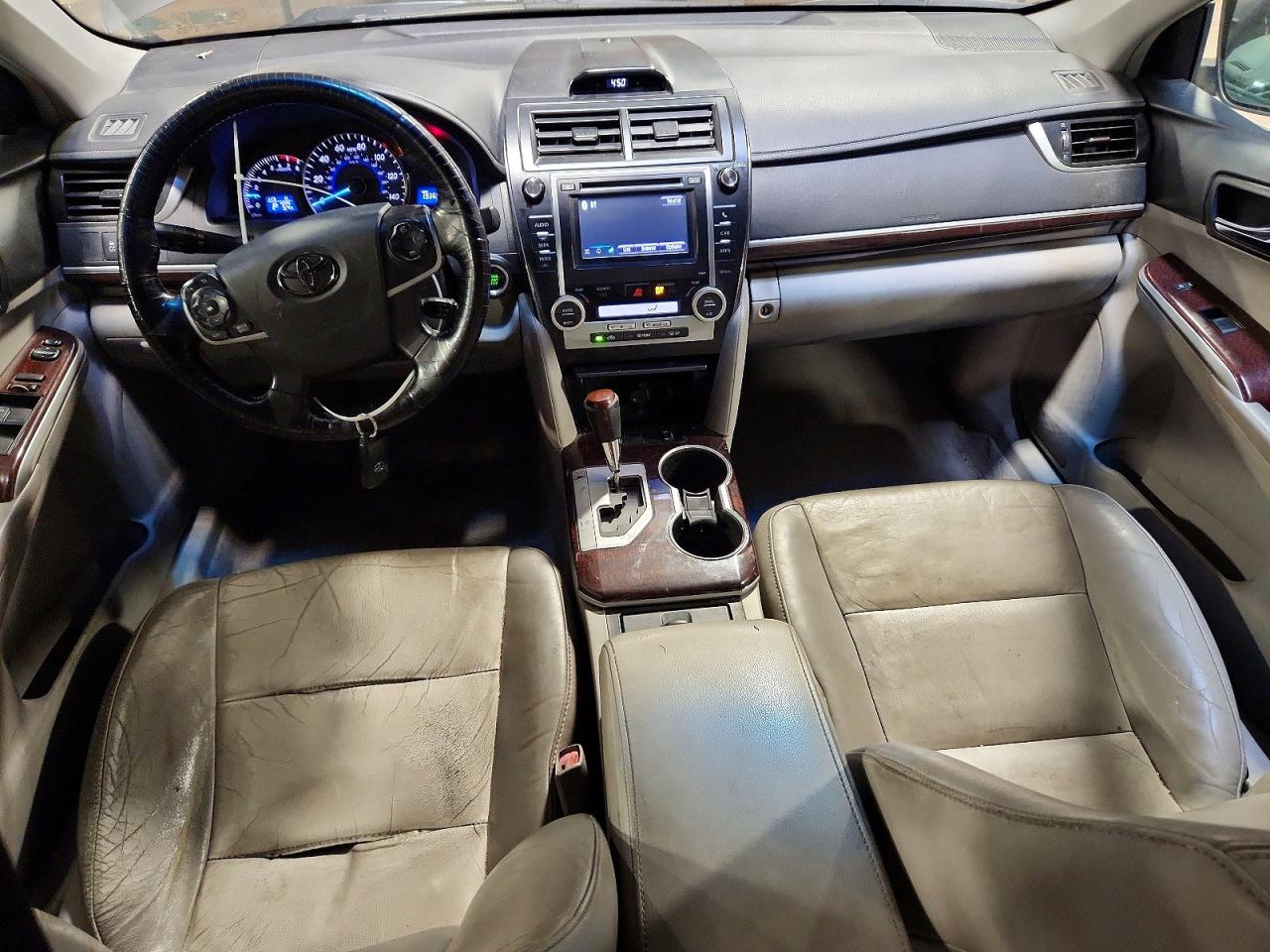 2012 TOYOTA CAMRY XLE photo 22