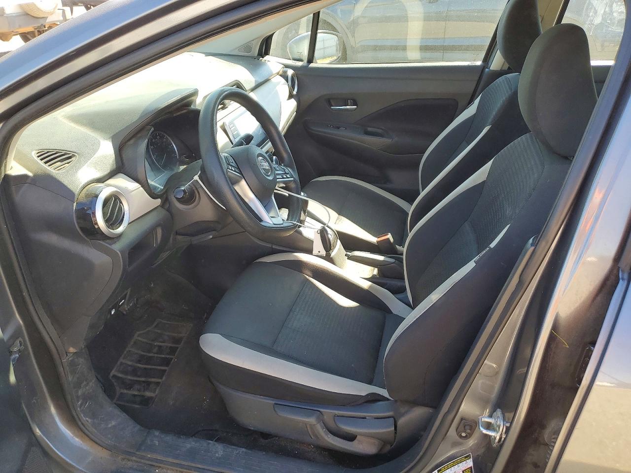2021 NISSAN VERSA SV photo 7