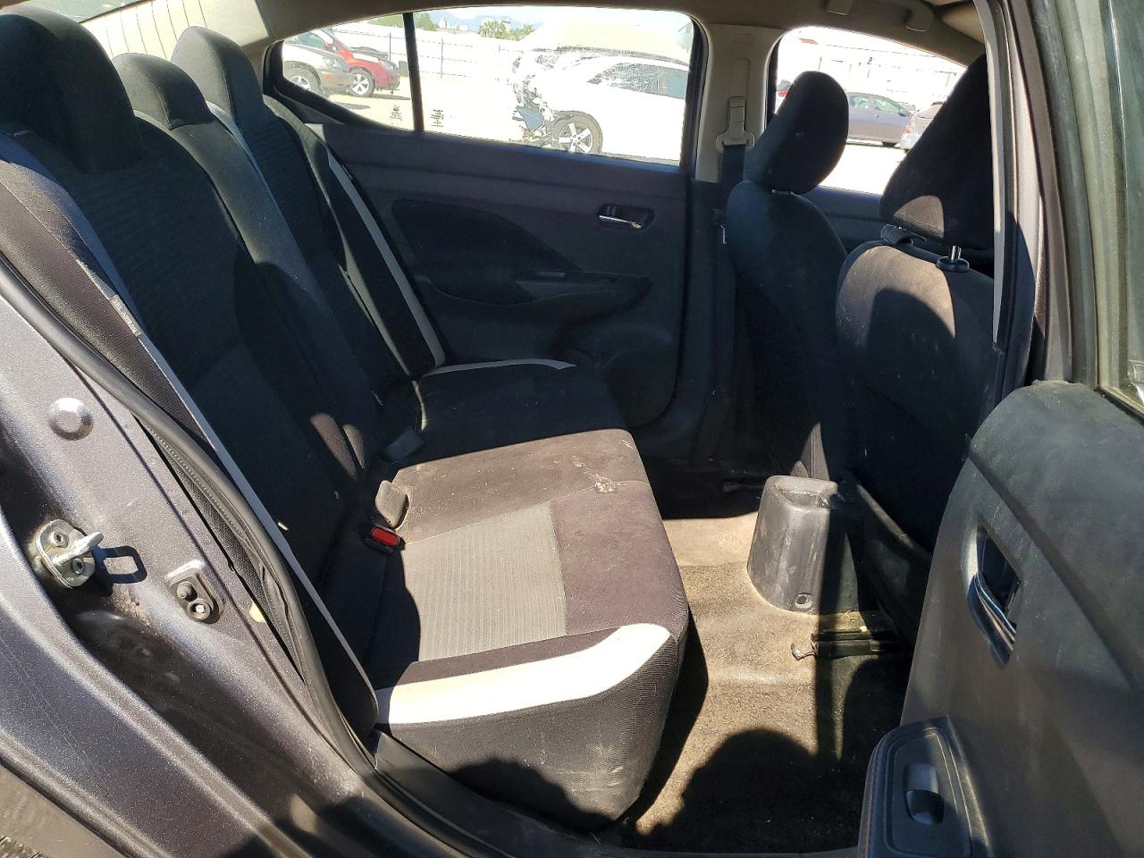 2021 NISSAN VERSA SV photo 10