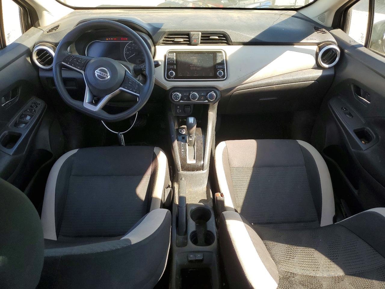 2021 NISSAN VERSA SV photo 8