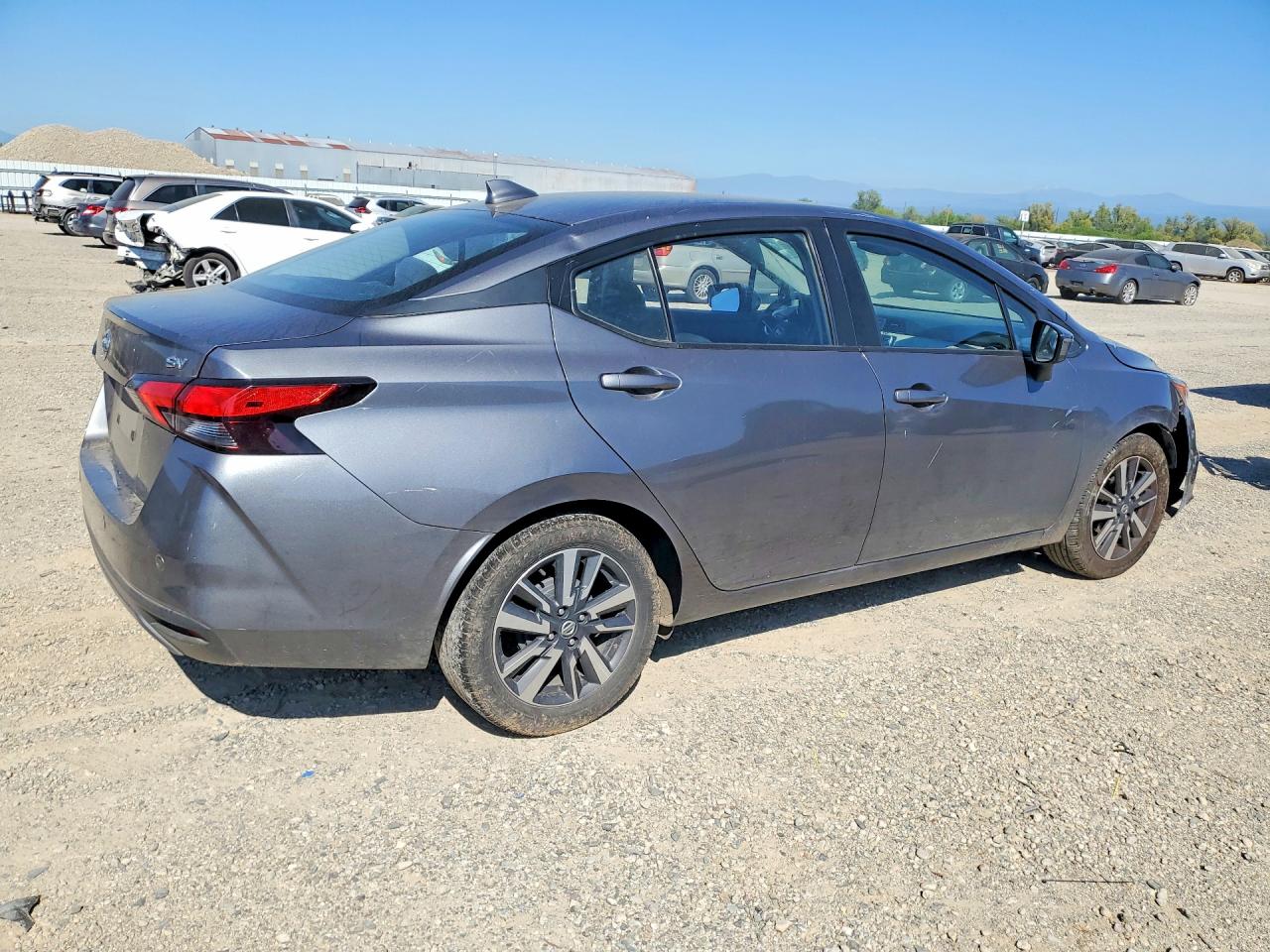 2021 NISSAN VERSA SV photo 3