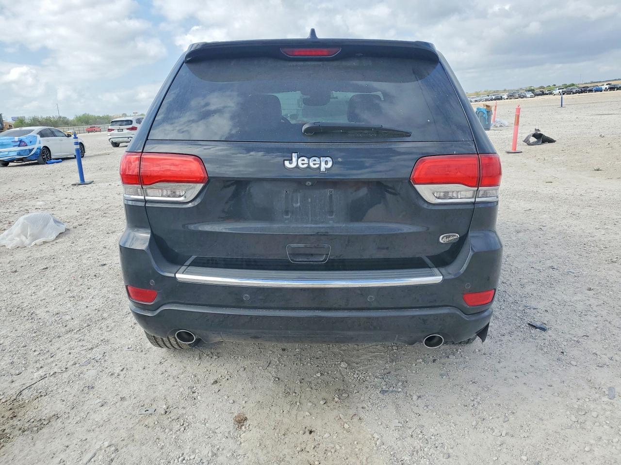 2018 JEEP GRAND CHEROKEE OVERLAND photo 6