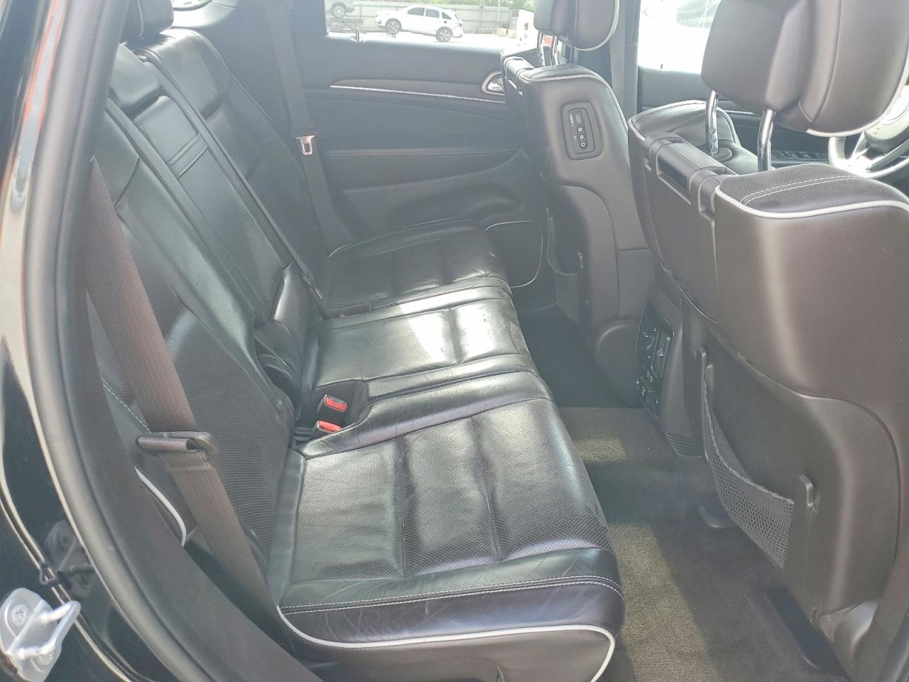 2018 JEEP GRAND CHEROKEE OVERLAND photo 11