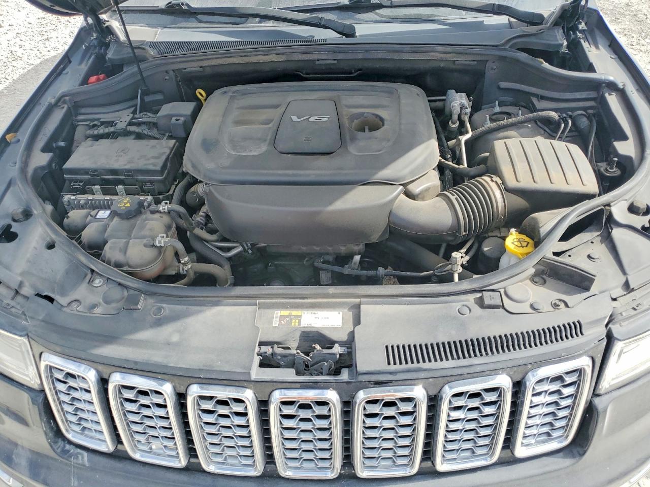2018 JEEP GRAND CHEROKEE OVERLAND photo 12