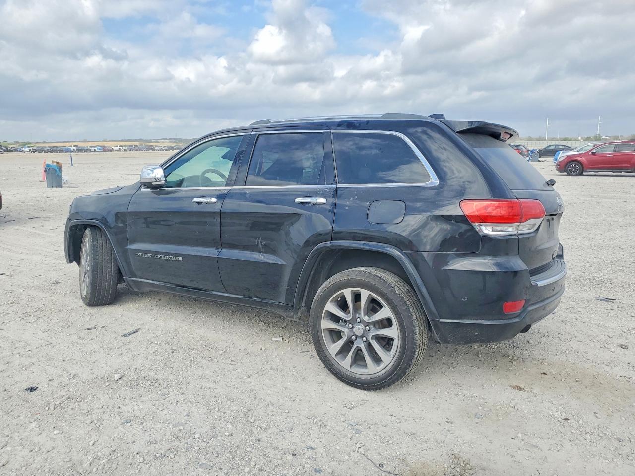 2018 JEEP GRAND CHEROKEE OVERLAND photo 2