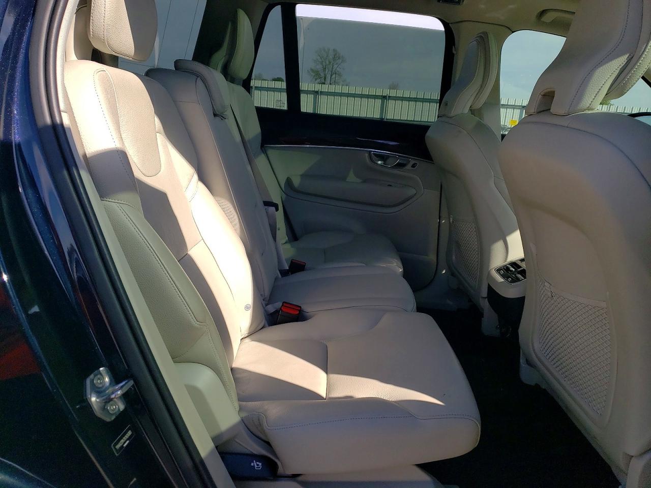 2019 VOLVO XC90 T6 MOMENTUM photo 31