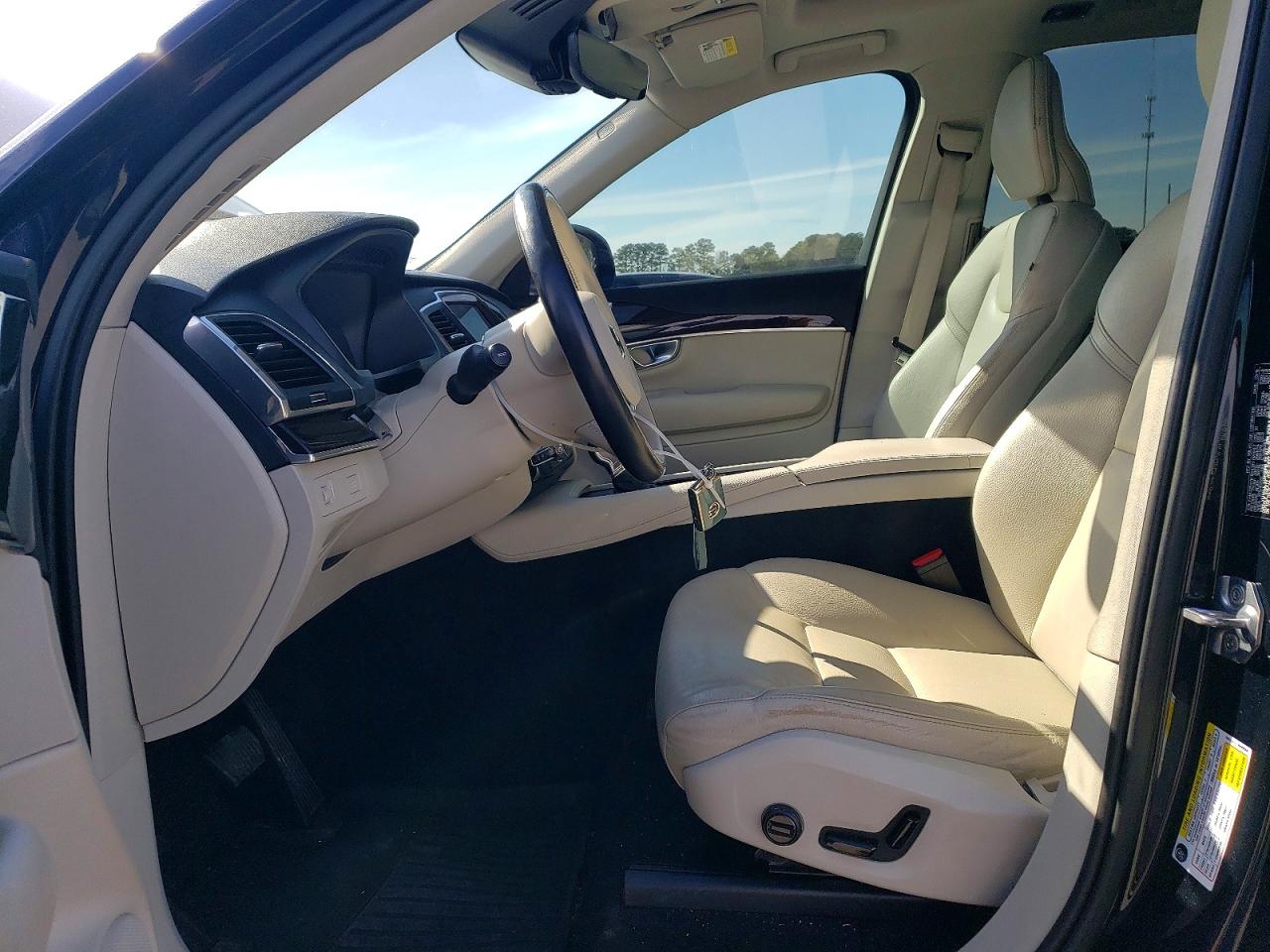 2019 VOLVO XC90 T6 MOMENTUM photo 19
