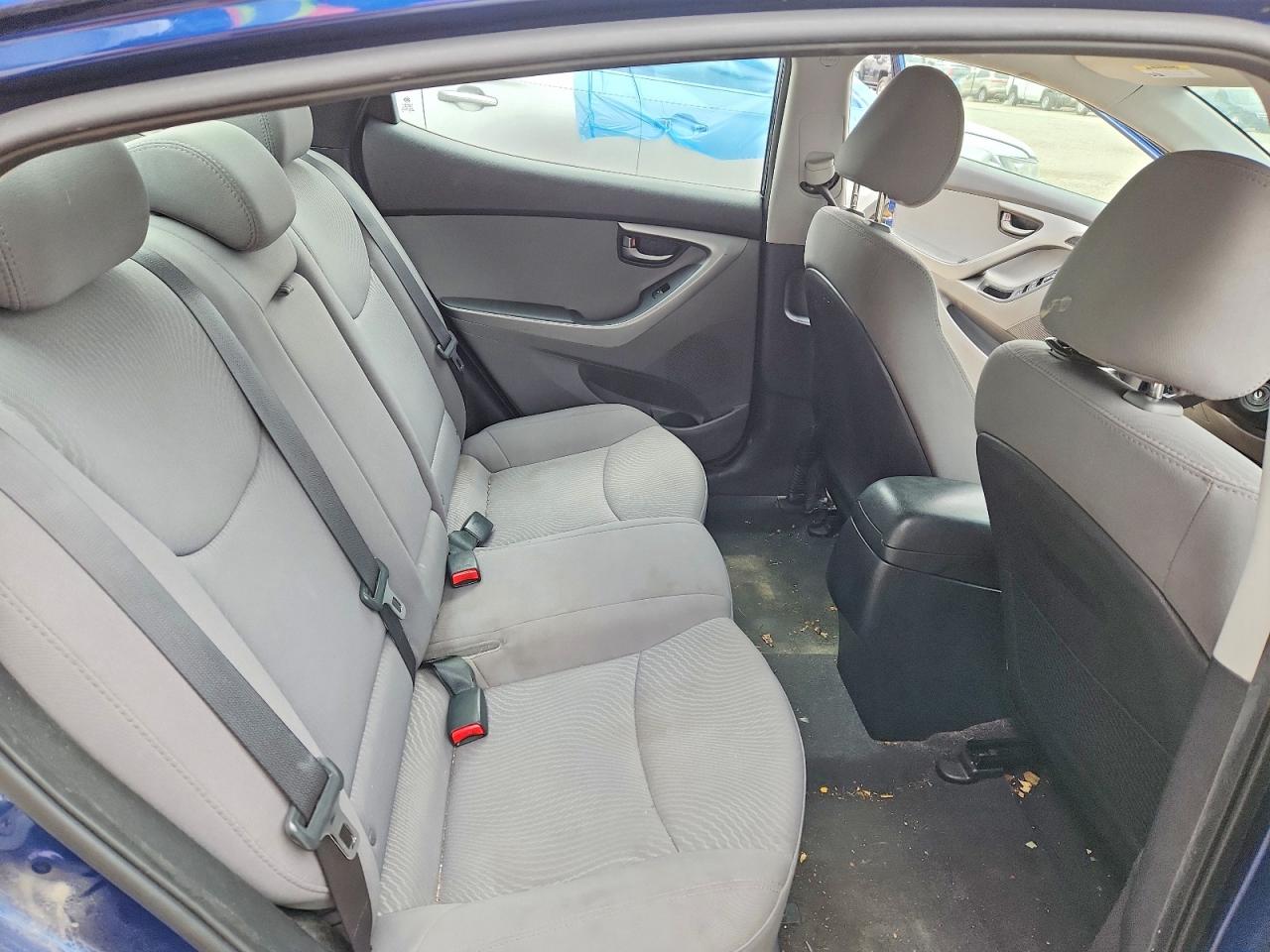2015 HYUNDAI ELANTRA SE photo 19