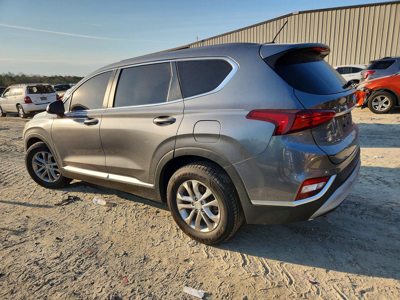 2019 HYUNDAI SANTA FE SE 2.4L photo 4