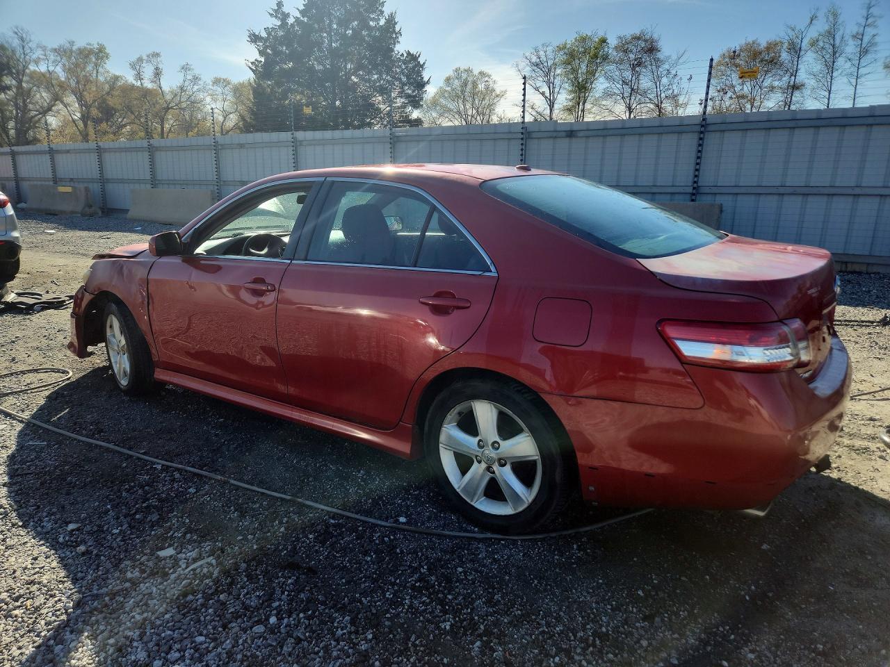 2010 TOYOTA CAMRY photo 3